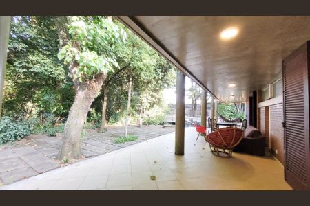 Casa de condomínio à venda com 830m², 6 quartos e 10 vagas Casa de condomínio à venda com 830m², 6 quartos e 10 vagasÁrea externa