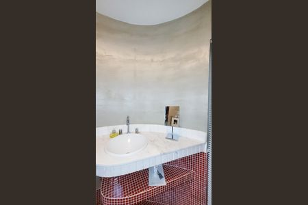 Casa de condomínio à venda com 830m², 6 quartos e 10 vagas Casa de condomínio à venda com 830m², 6 quartos e 10 vagasBanheiro de Coworking