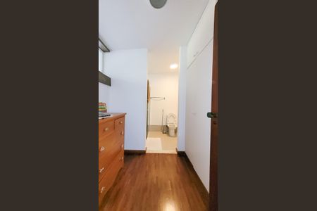 Casa de condomínio à venda com 830m², 6 quartos e 10 vagas Casa de condomínio à venda com 830m², 6 quartos e 10 vagasSuíte 2