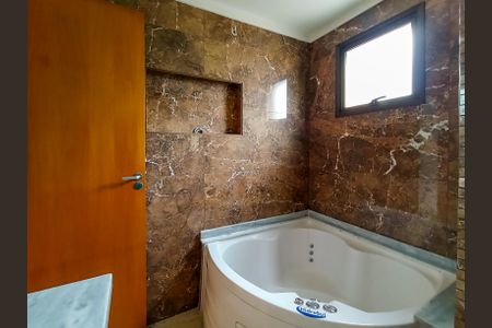 Apartamento à venda com 158m², 4 quartos e 4 vagasBanheiro da Suíte 1