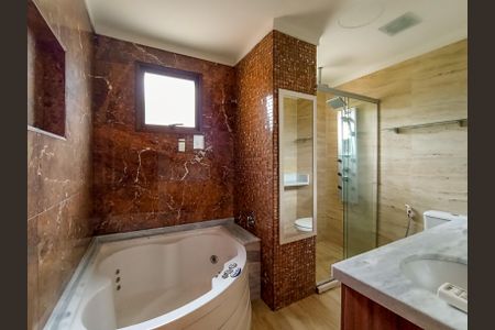 Apartamento à venda com 158m², 4 quartos e 4 vagasBanheiro da Suíte 1