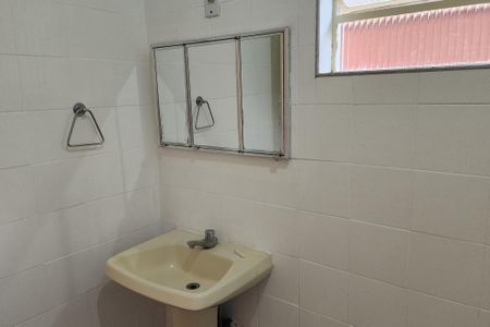 Casa para alugar com 60m², 2 quartos e sem vagaBanheiro