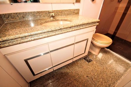 Apartamento à venda com 166m², 4 quartos e 2 vagasBanheiro do Quarto 1