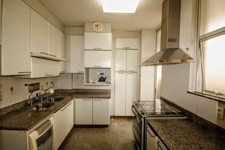 Apartamento à venda com 166m², 4 quartos e 2 vagasCozinha