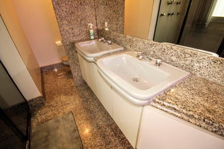 Apartamento à venda com 166m², 4 quartos e 2 vagasBanheiro Social