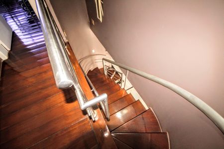 Apartamento à venda com 166m², 4 quartos e 2 vagasEscada