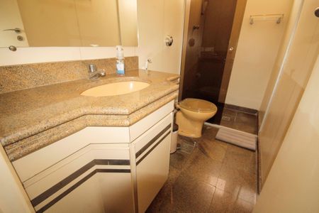 Apartamento à venda com 166m², 4 quartos e 2 vagasBanheiro do Quarto 1