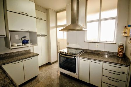 Apartamento à venda com 166m², 4 quartos e 2 vagasCozinha