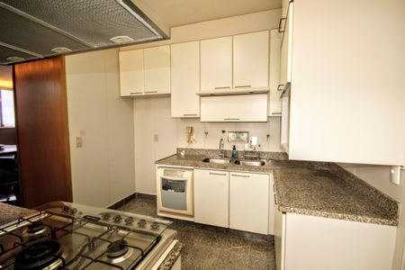 Apartamento à venda com 166m², 4 quartos e 2 vagasCozinha