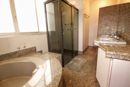 Apartamento à venda com 166m², 4 quartos e 2 vagasBanheiro Social