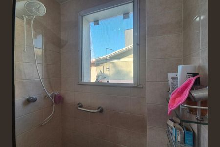 Casa de condomínio à venda com 250m², 4 quartos e 3 vagasBanheiro social