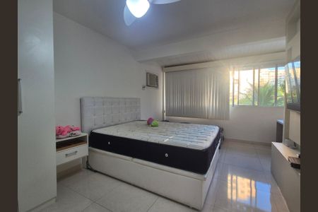 Casa de condomínio à venda com 250m², 4 quartos e 3 vagasSuíte 2