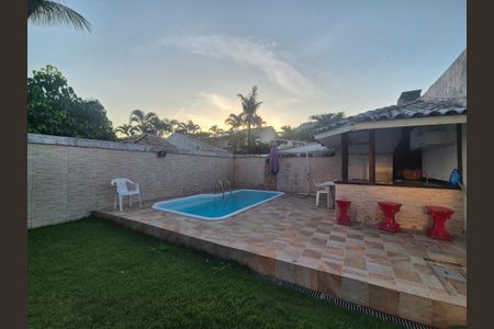 Casa de condomínio à venda com 250m², 4 quartos e 3 vagasÁrea externa