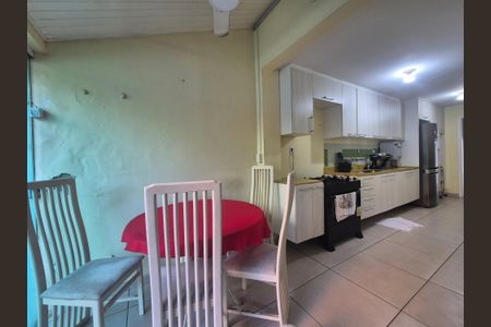 Casa de condomínio à venda com 250m², 4 quartos e 3 vagasCozinha