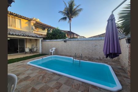 Casa de condomínio à venda com 250m², 4 quartos e 3 vagasÁrea externa