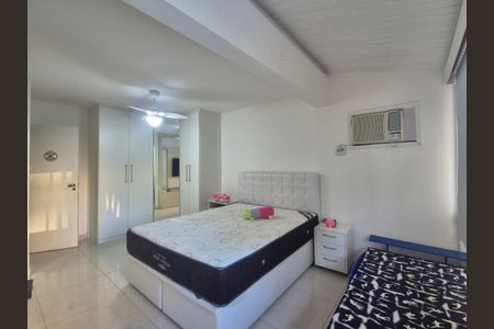 Casa de condomínio à venda com 250m², 4 quartos e 3 vagasSuíte 2