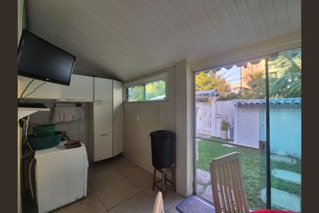 Casa de condomínio à venda com 250m², 4 quartos e 3 vagasÁrea de serviço