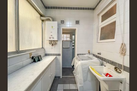 Apartamento à venda com 268m², 4 quartos e 1 vagaÁrea de Serviço