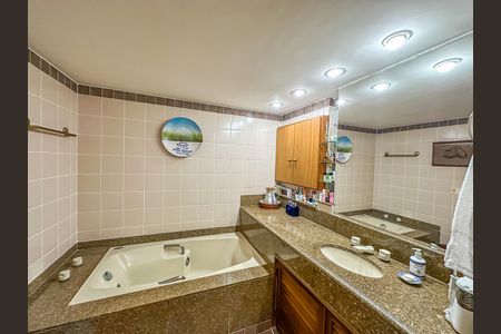 Apartamento à venda com 268m², 4 quartos e 1 vagaBanheiro