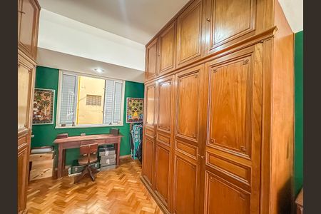 Apartamento à venda com 268m², 4 quartos e 1 vagaQuarto