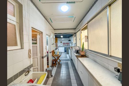 Apartamento à venda com 268m², 4 quartos e 1 vagaÁrea de Serviço