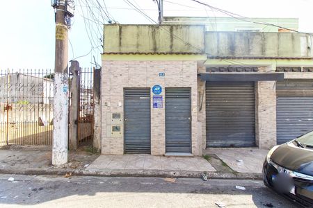 Casa para alugar com 70m², 2 quartos e 1 vaga Casa para alugar com 70m², 2 quartos e 1 vagaFachada + Plaquinha