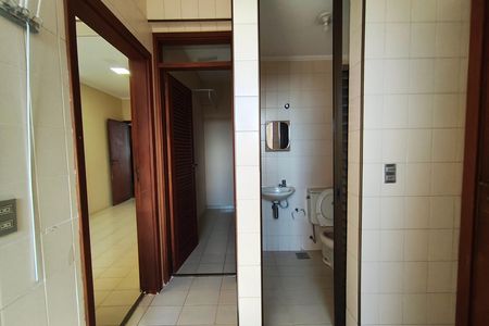 Apartamento para alugar com 160m², 3 quartos e 2 vagas Apartamento para alugar com 160m², 3 quartos e 2 vagasBanheiro de Serviço