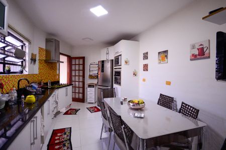 Casa à venda com 185m², 3 quartos e 2 vagas Casa à venda com 185m², 3 quartos e 2 vagasCozinha
