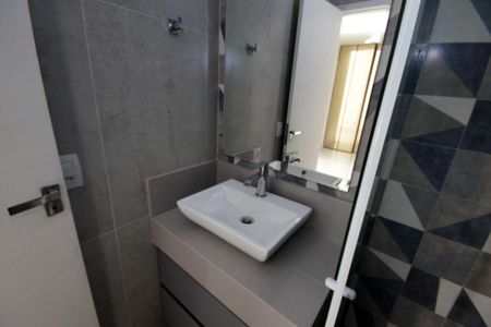 Apartamento para alugar com 67m², 2 quartos e 1 vaga Apartamento para alugar com 67m², 2 quartos e 1 vagaBanheiro