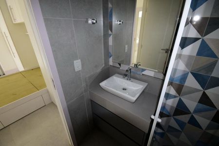Apartamento para alugar com 67m², 2 quartos e 1 vaga Apartamento para alugar com 67m², 2 quartos e 1 vagaBanheiro da Suíte