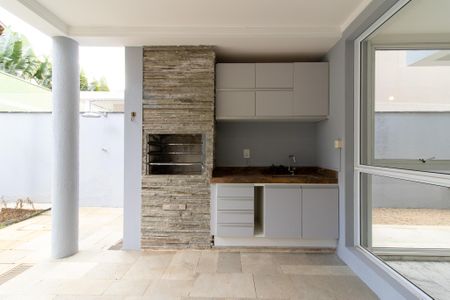 Casa de condomínio para alugar com 300m², 3 quartos e 4 vagasVaranda