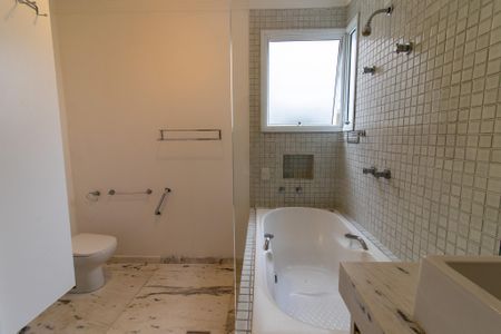 Casa de condomínio para alugar com 300m², 3 quartos e 4 vagasBanheiro Suíte 1