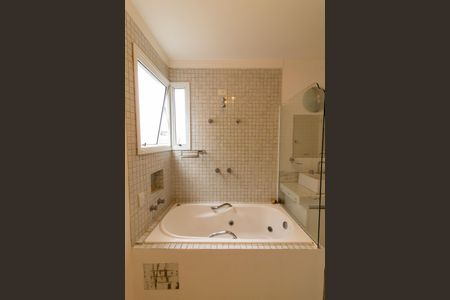 Casa de condomínio para alugar com 300m², 3 quartos e 4 vagasBanheiro Suíte 1