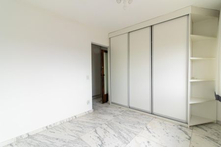 Casa de condomínio para alugar com 300m², 3 quartos e 4 vagasSuíte 2