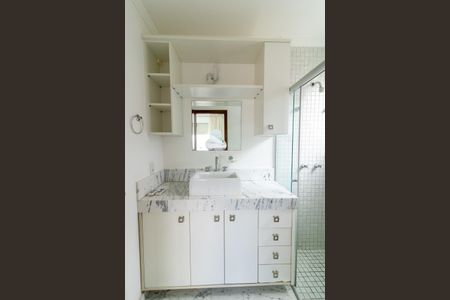 Casa de condomínio para alugar com 300m², 3 quartos e 4 vagasBanheiro Suíte 3