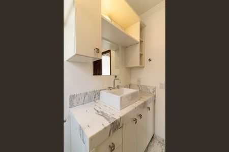 Casa de condomínio para alugar com 300m², 3 quartos e 4 vagasBanheiro Suíte 2