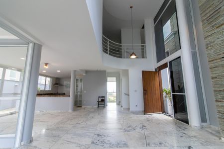 Casa de condomínio para alugar com 300m², 3 quartos e 4 vagasSala