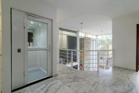 Casa de condomínio para alugar com 300m², 3 quartos e 4 vagasElevedor 