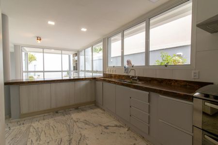 Casa de condomínio para alugar com 300m², 3 quartos e 4 vagasCozinha