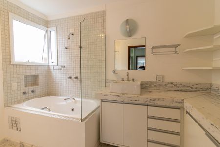 Casa de condomínio para alugar com 300m², 3 quartos e 4 vagasBanheiro Suíte 1