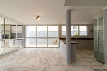 Casa de condomínio para alugar com 300m², 3 quartos e 4 vagasSala