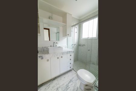 Casa de condomínio para alugar com 300m², 3 quartos e 4 vagasBanheiro Suíte 3