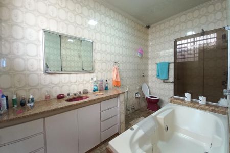 Casa à venda com 500m², 5 quartos e 4 vagasBanheiro da Suíte