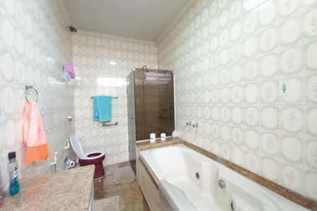 Casa à venda com 500m², 5 quartos e 4 vagasBanheiro da Suíte