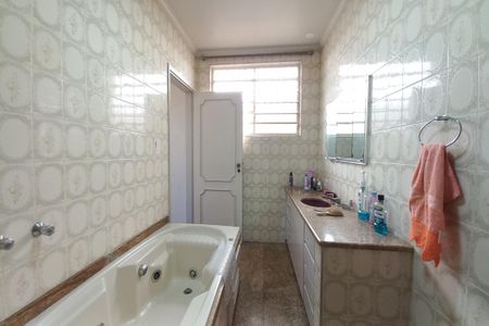 Casa à venda com 500m², 5 quartos e 4 vagasBanheiro da Suíte