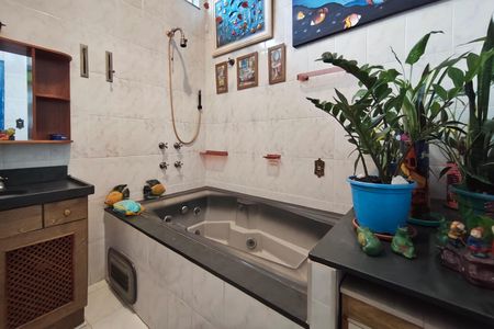 Casa à venda com 380m², 3 quartos e 4 vagasBanheiro Social