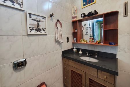 Casa à venda com 380m², 3 quartos e 4 vagasBanheiro Social