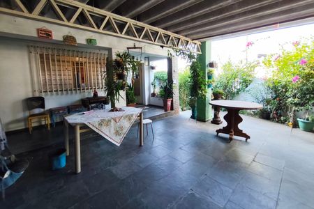 Casa à venda com 380m², 3 quartos e 4 vagasQuintal - Garagem