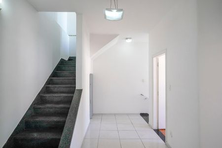 Casa à venda com 98m², 2 quartos e 1 vagaAcesso aos quartos