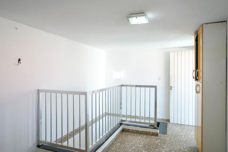 Casa à venda com 98m², 2 quartos e 1 vagaÁrea de serviço